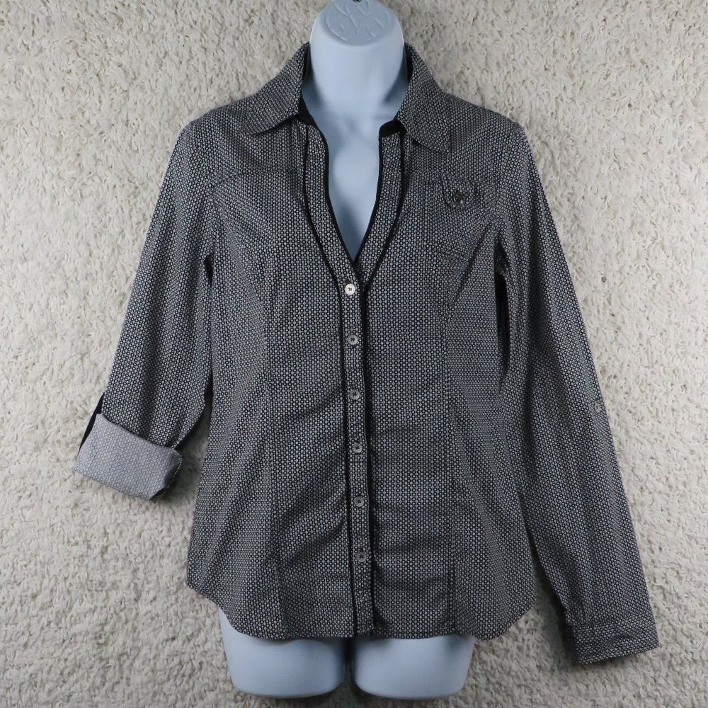 Guess* Women's Long Sleeve Low V-Neck Button Down Curved Hem Shirt~ Size‎ Medium